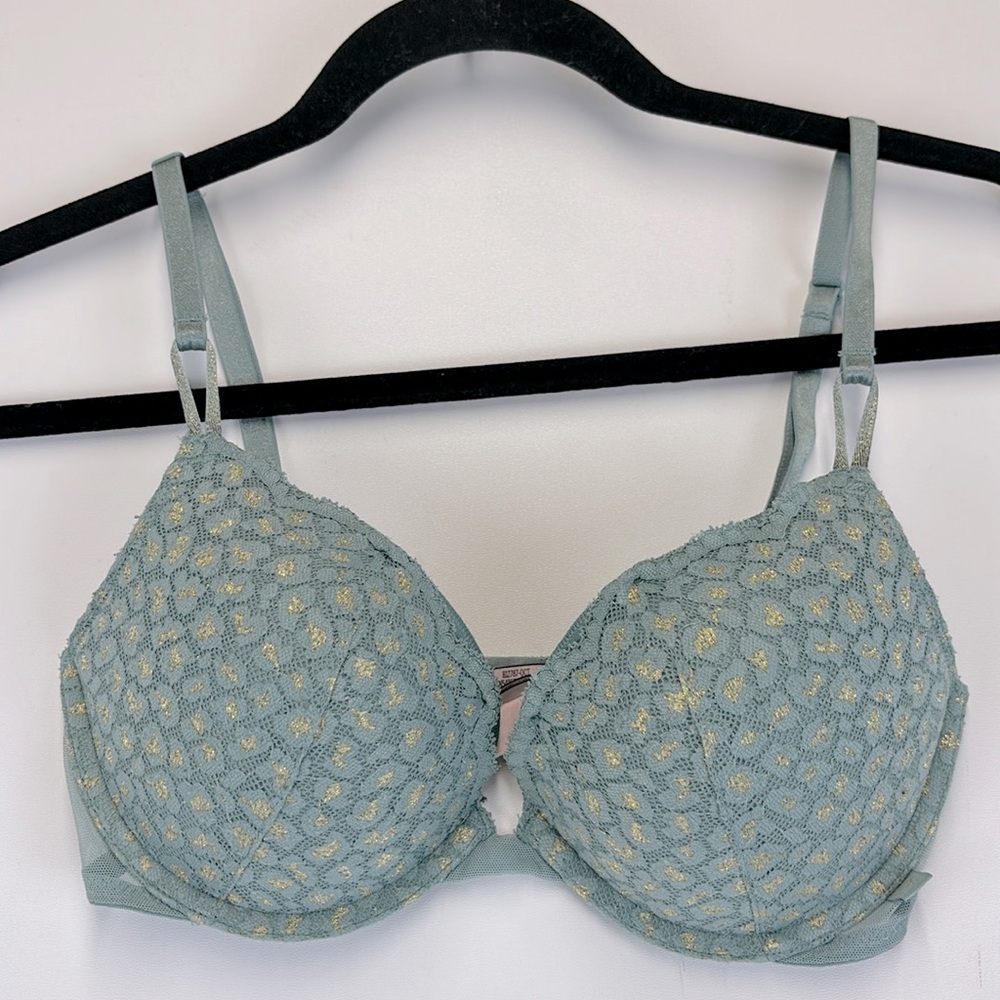 VICTORIA’S SECRET Wear Everywhere Push Up Bra Size 32D